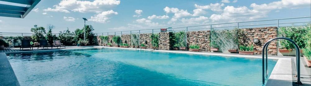 Greenhills Elan Hotel Modern Quezon City Buitenkant foto