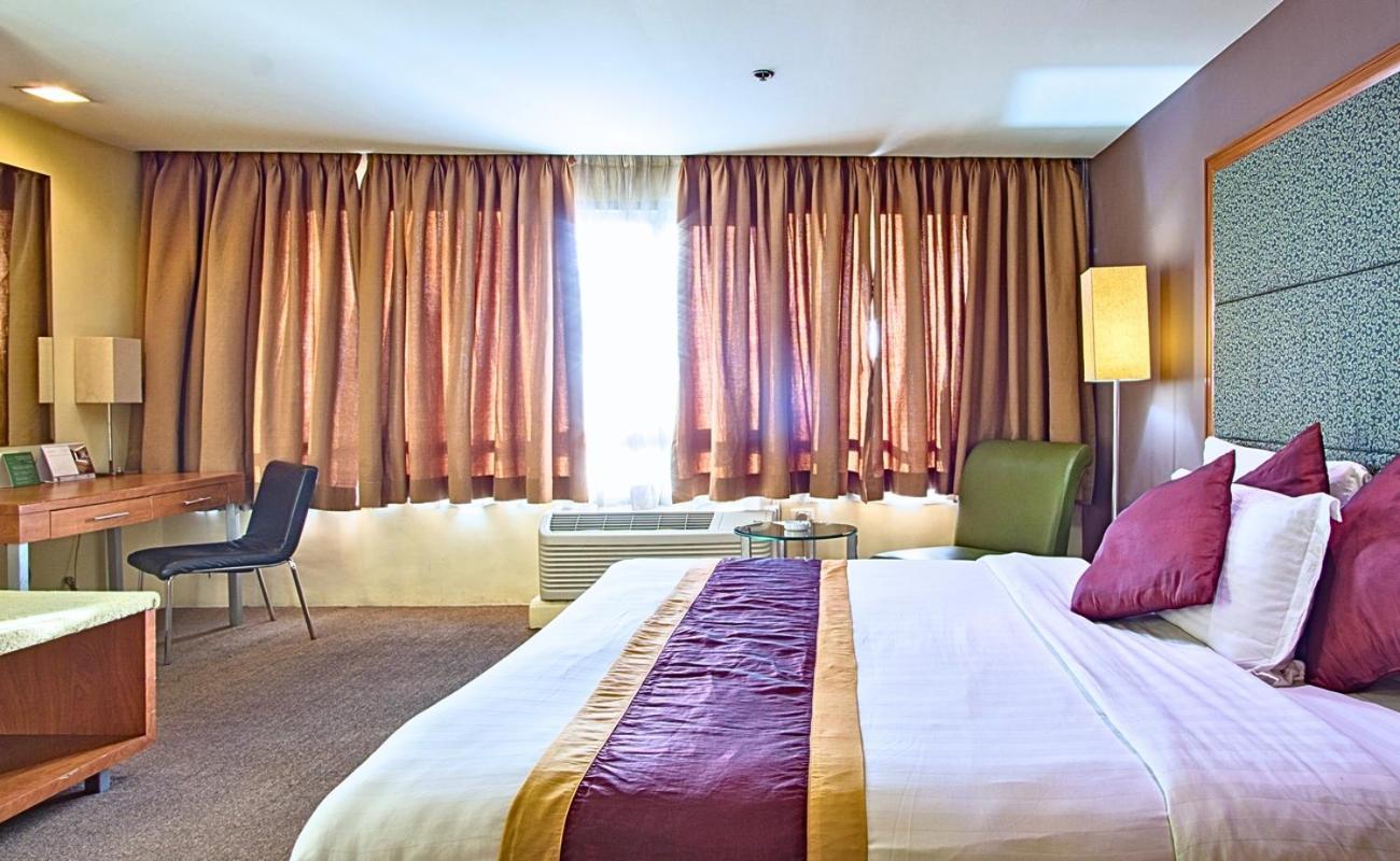 Greenhills Elan Hotel Modern Quezon City Buitenkant foto