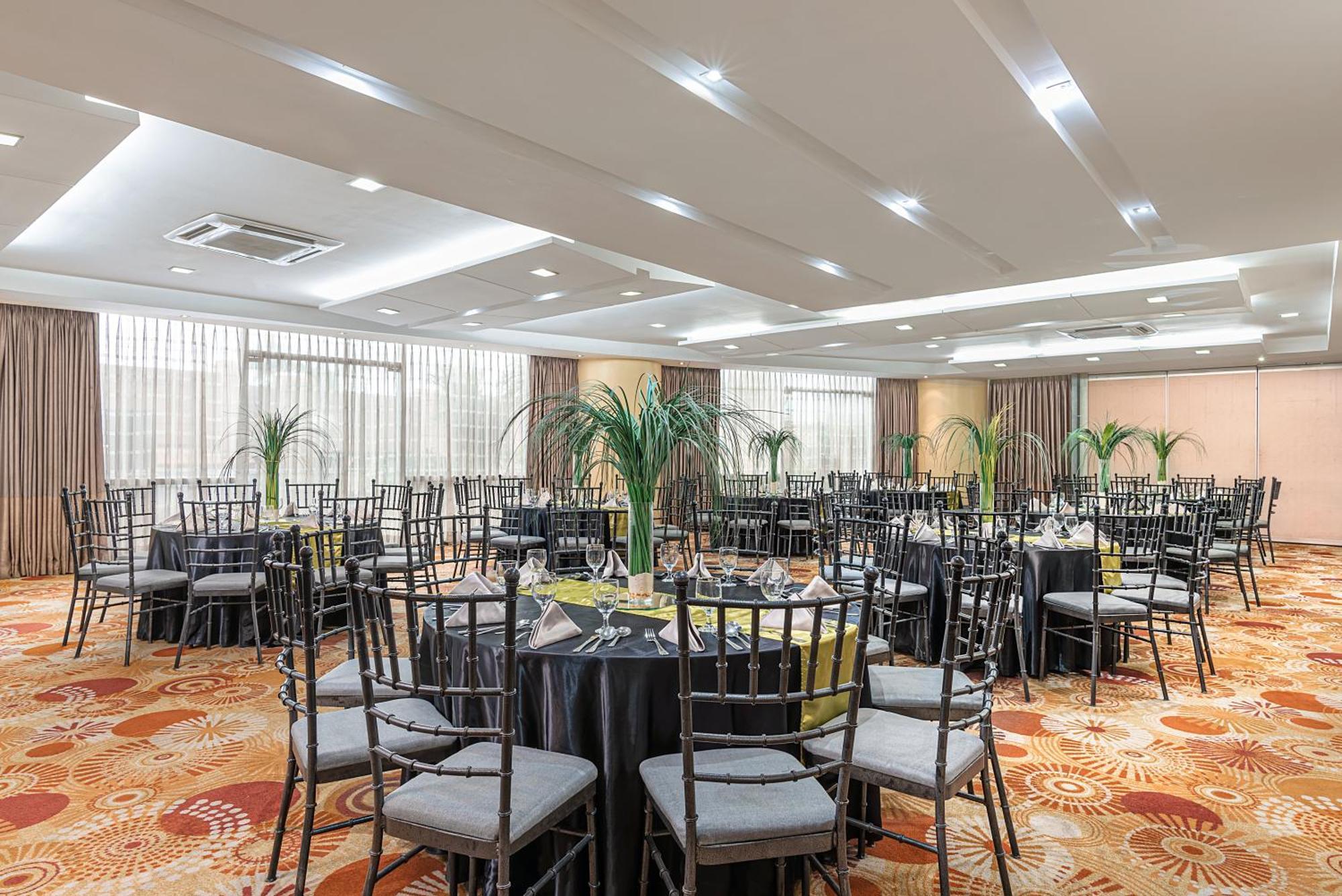 Greenhills Elan Hotel Modern Quezon City Buitenkant foto