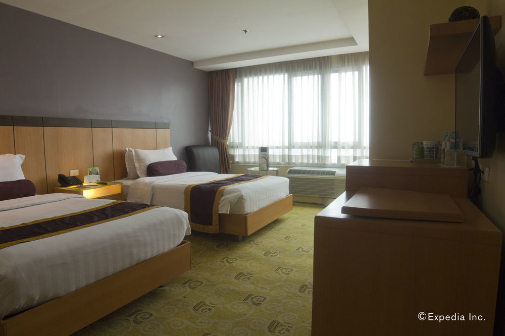 Greenhills Elan Hotel Modern Quezon City Buitenkant foto