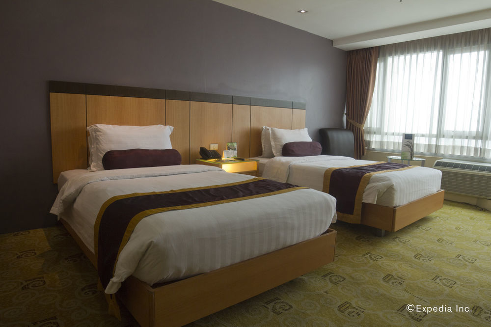 Greenhills Elan Hotel Modern Quezon City Buitenkant foto